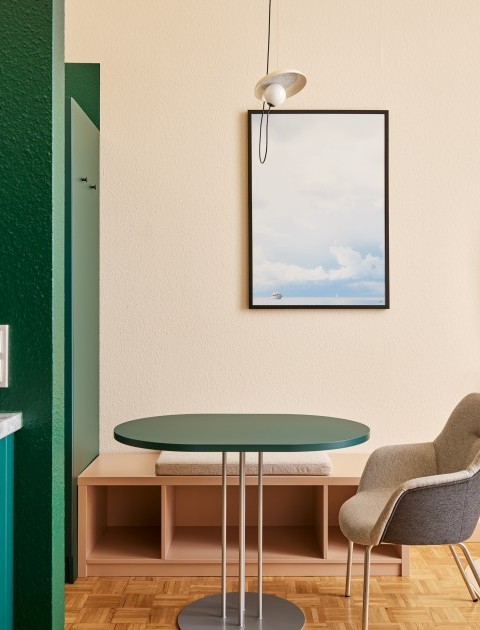 Modernes Apartment mit Küchenzeile und Sitzbereich – stilvoll wohnen auf Zeit in Hannover